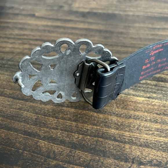 Levi Strauss Black Leather Belt with Silver Buckle, Size X-LARGE. - Picture 4 of 6